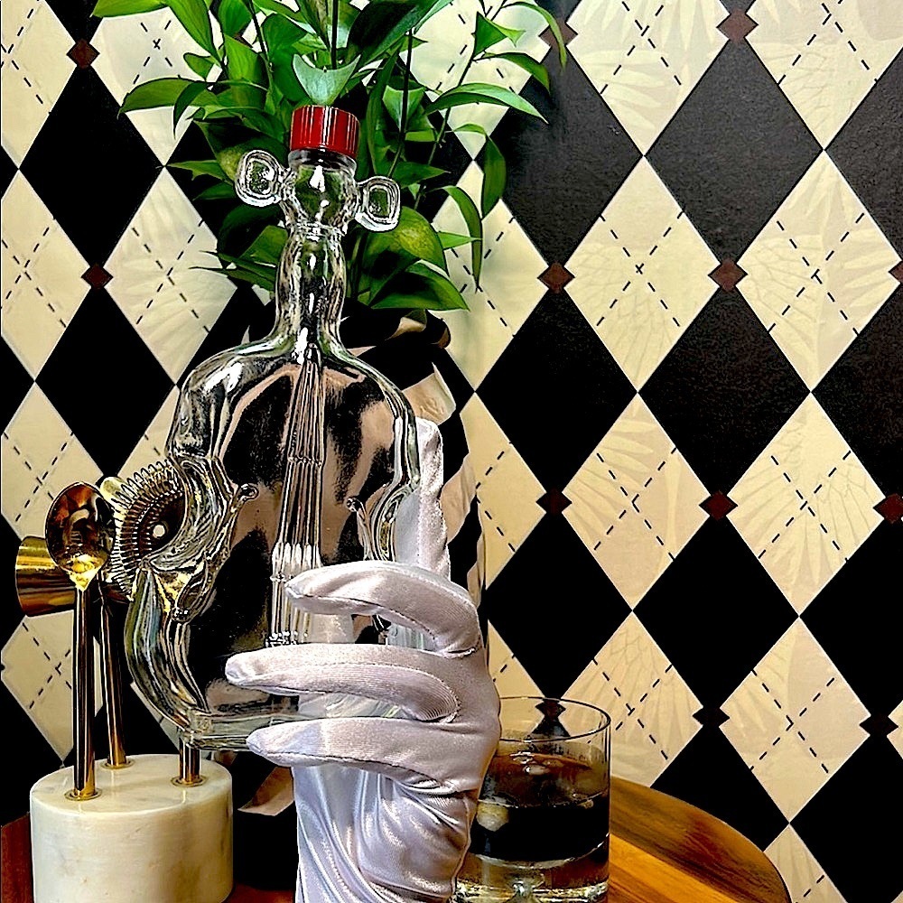 Vintage Violin/Cello Glass Bottle - Musical Instrument Shaped Collectible - Picture 7 of 9